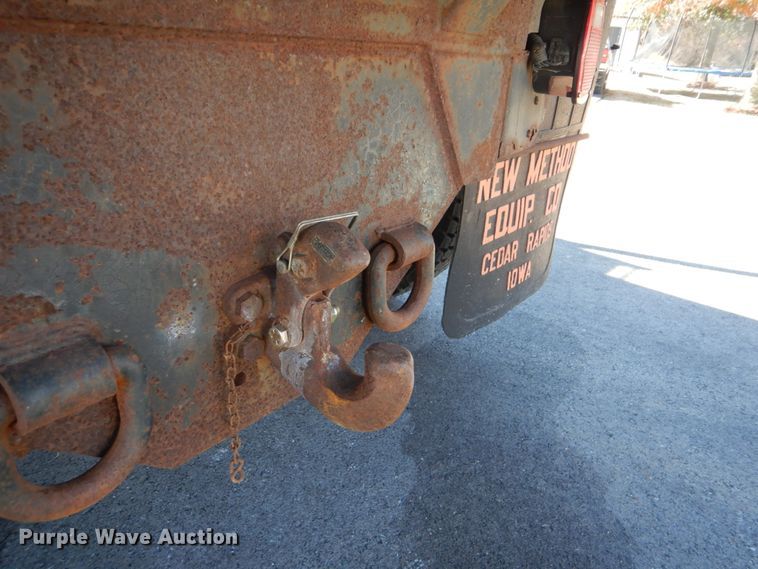 image for item FF9105 1994 Freightliner FL70 dump truck