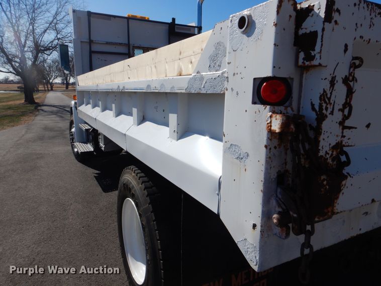 image for item FF9105 1994 Freightliner FL70 dump truck