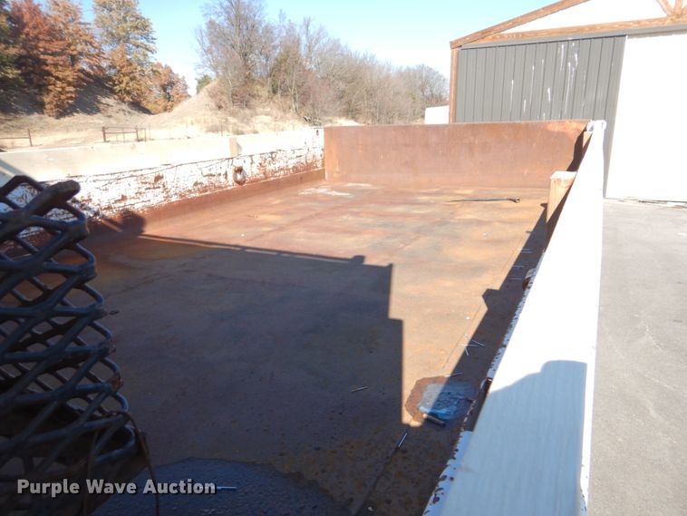 image for item FF9105 1994 Freightliner FL70 dump truck