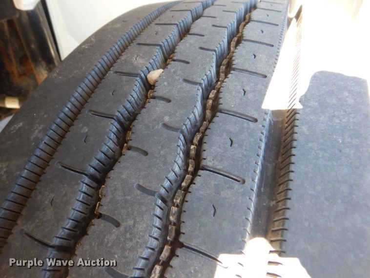 image for item FF9105 1994 Freightliner FL70 dump truck