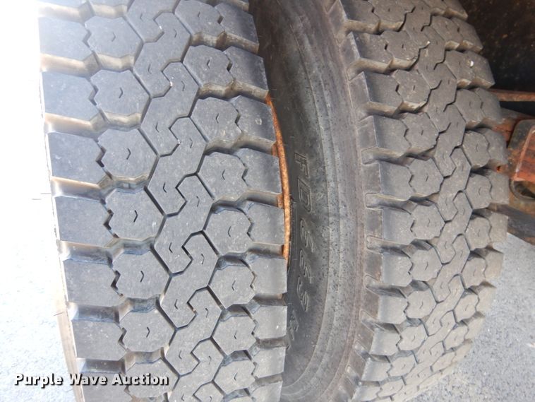 image for item FF9105 1994 Freightliner FL70 dump truck