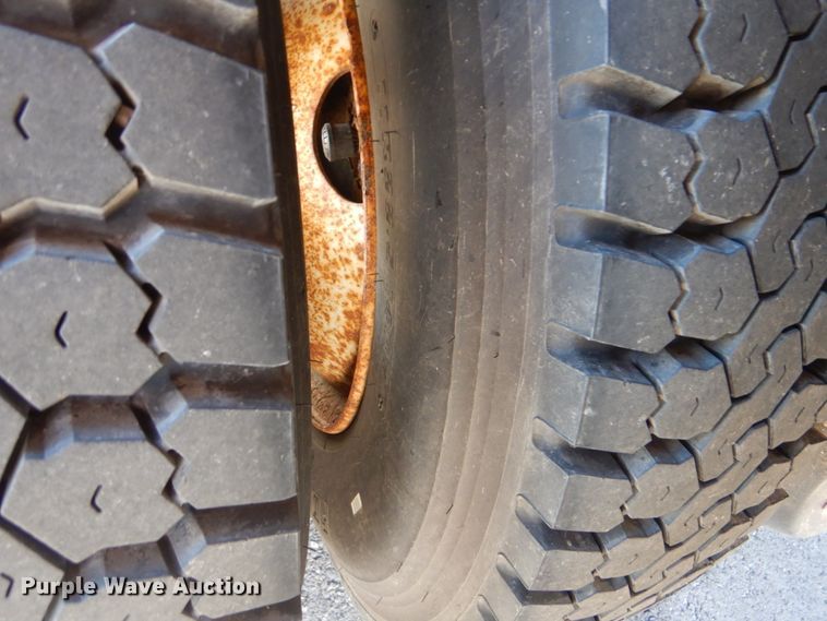 image for item FF9105 1994 Freightliner FL70 dump truck