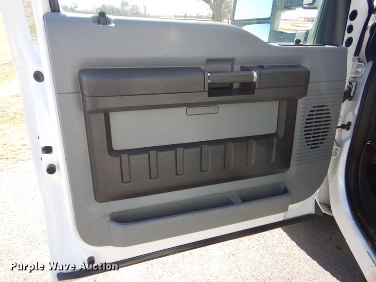 image for item FF9129 2011 Ford F550 Super Duty bucket truck