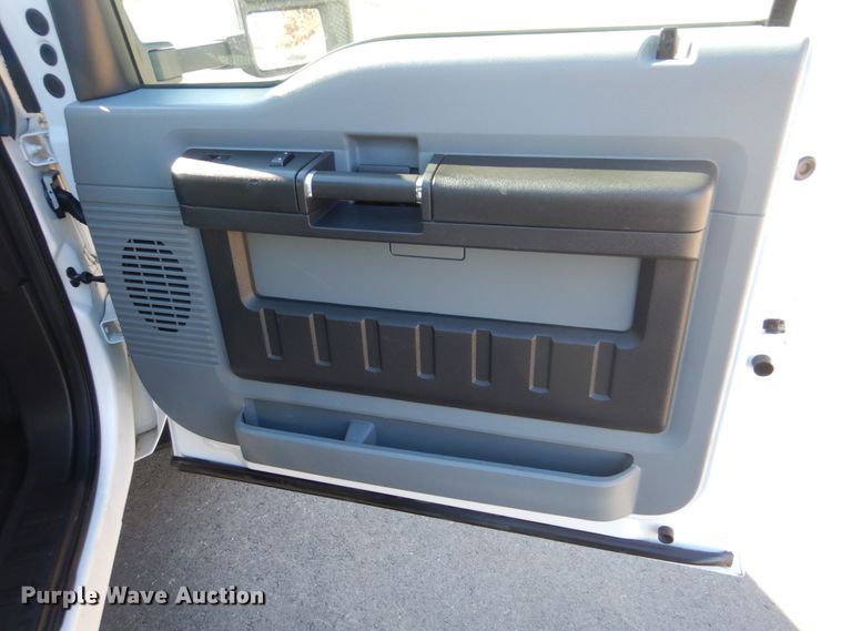 image for item FF9129 2011 Ford F550 Super Duty bucket truck