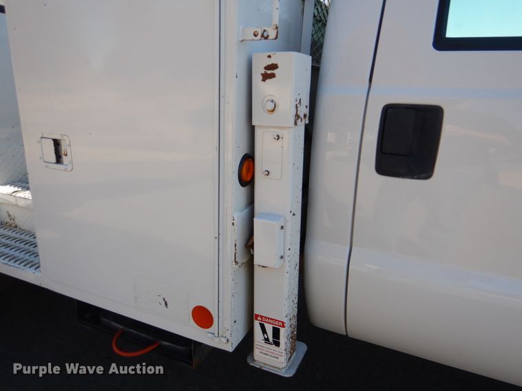 image for item FF9129 2011 Ford F550 Super Duty bucket truck