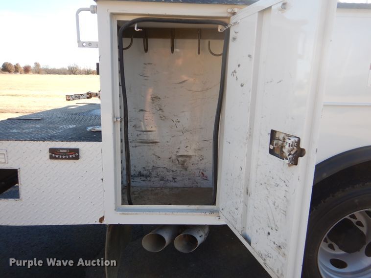 image for item FF9129 2011 Ford F550 Super Duty bucket truck