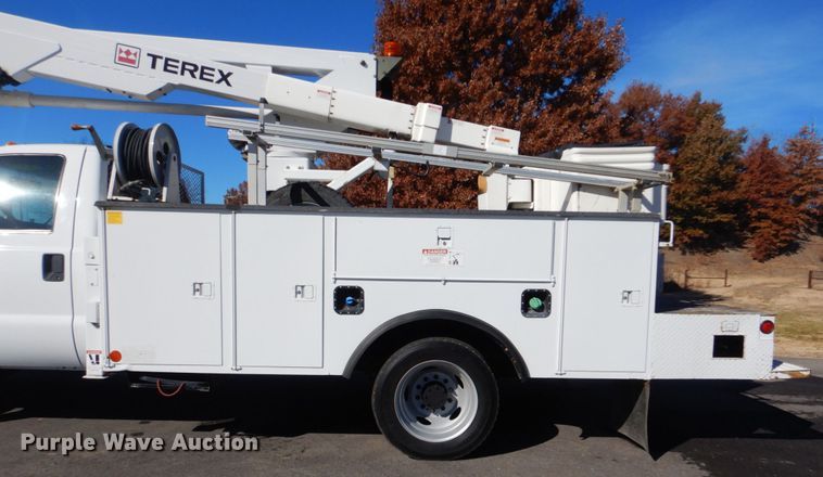 image for item FF9129 2011 Ford F550 Super Duty bucket truck