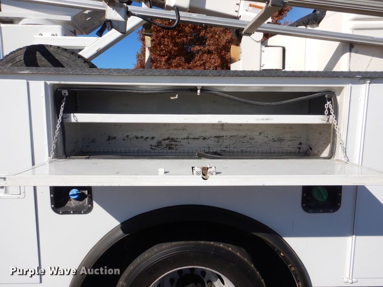 image for item FF9129 2011 Ford F550 Super Duty bucket truck