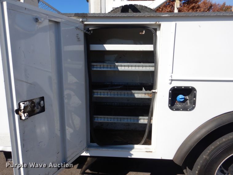 image for item FF9129 2011 Ford F550 Super Duty bucket truck