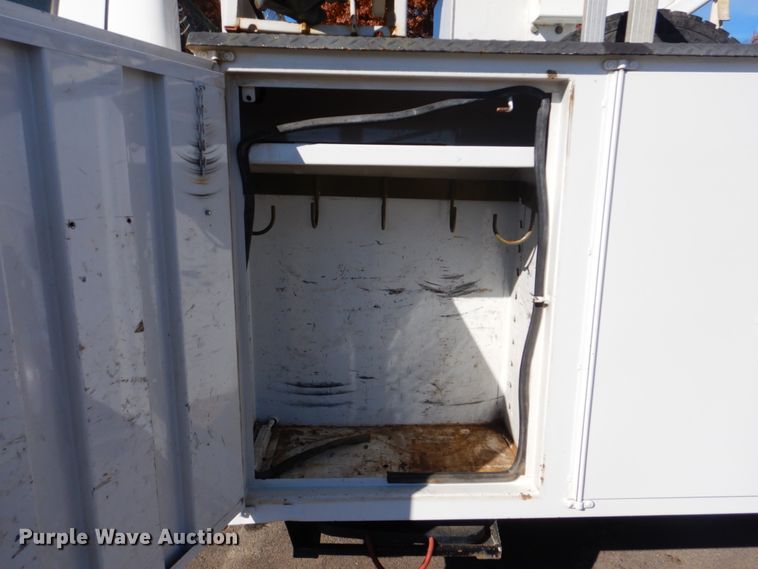 image for item FF9129 2011 Ford F550 Super Duty bucket truck