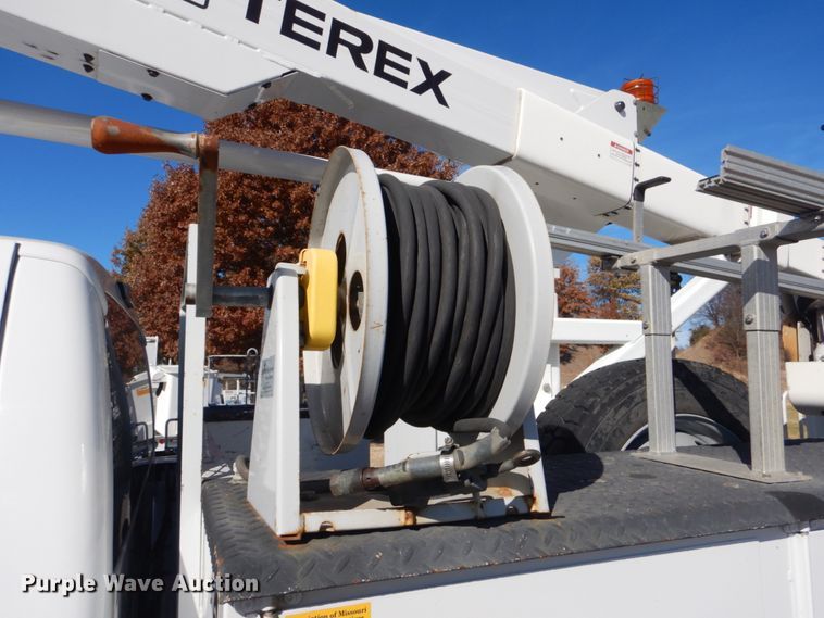 image for item FF9129 2011 Ford F550 Super Duty bucket truck