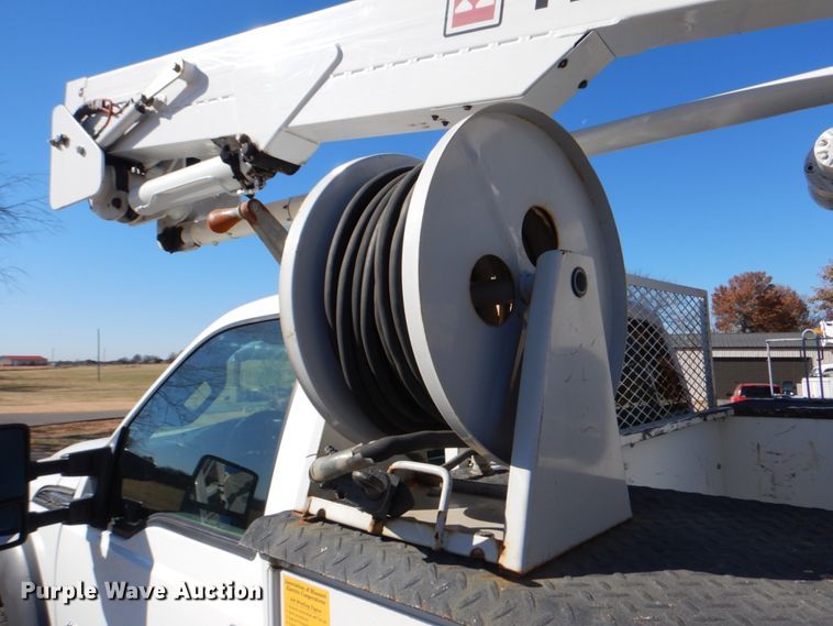 image for item FF9129 2011 Ford F550 Super Duty bucket truck