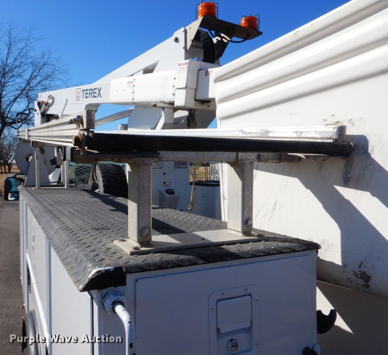 image for item FF9129 2011 Ford F550 Super Duty bucket truck