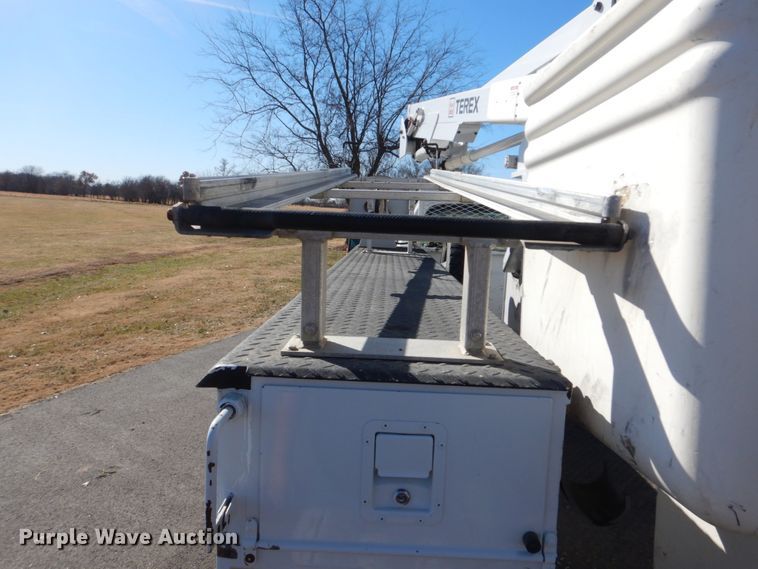 image for item FF9129 2011 Ford F550 Super Duty bucket truck