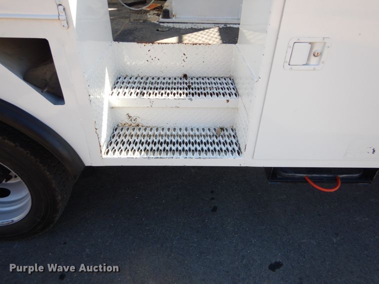 image for item FF9129 2011 Ford F550 Super Duty bucket truck