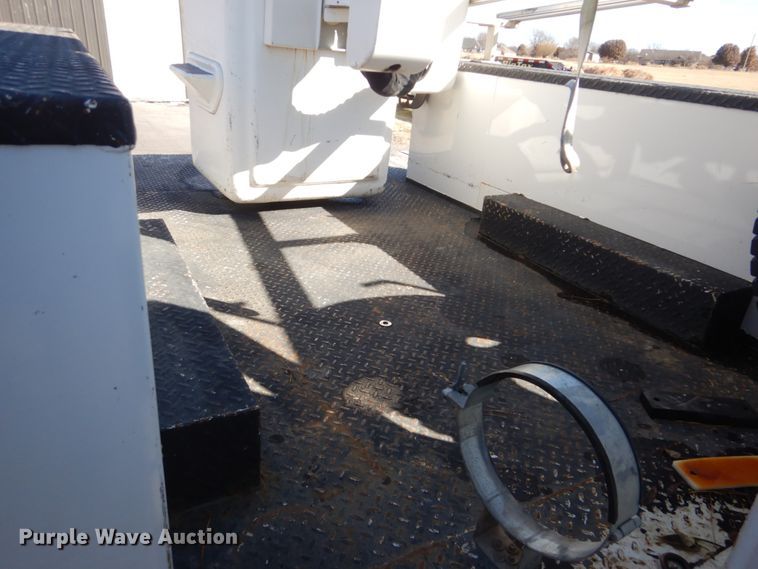 image for item FF9129 2011 Ford F550 Super Duty bucket truck