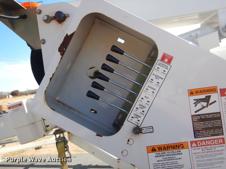 image for item FF9129 2011 Ford F550 Super Duty bucket truck