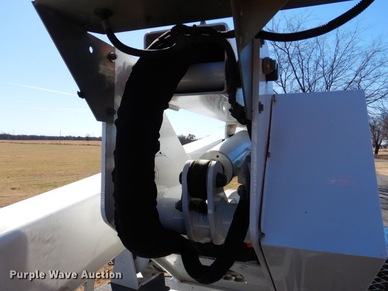 image for item FF9129 2011 Ford F550 Super Duty bucket truck