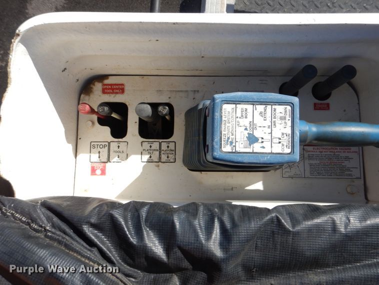 image for item FF9129 2011 Ford F550 Super Duty bucket truck