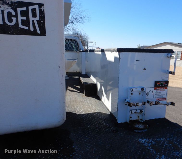 image for item FF9129 2011 Ford F550 Super Duty bucket truck