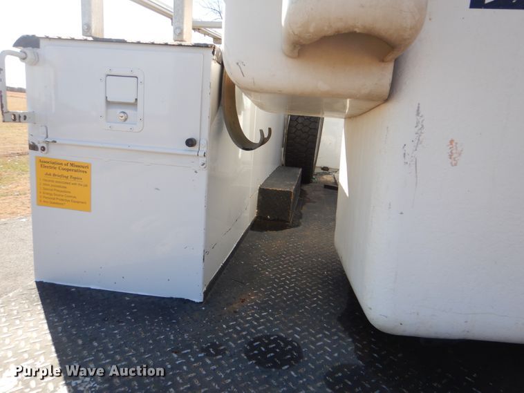 image for item FF9129 2011 Ford F550 Super Duty bucket truck