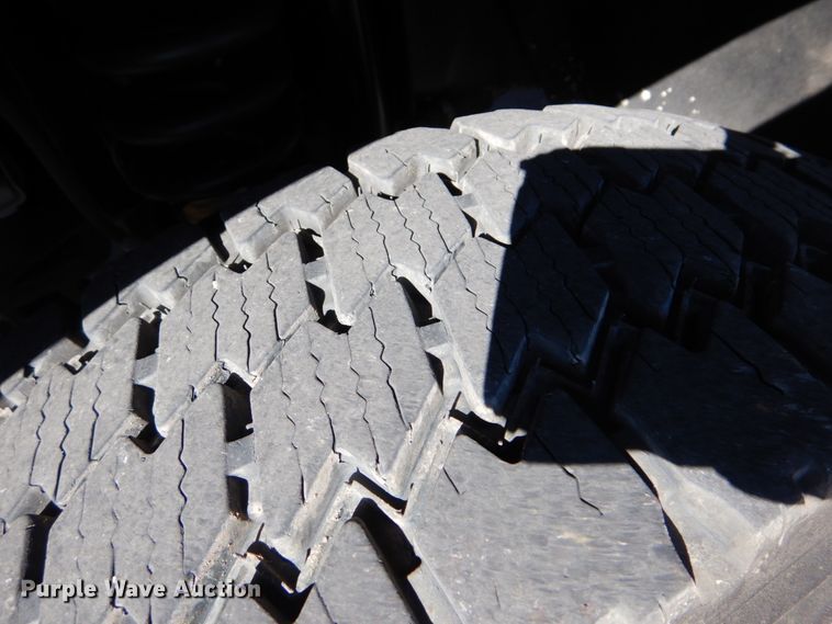 image for item FF9129 2011 Ford F550 Super Duty bucket truck