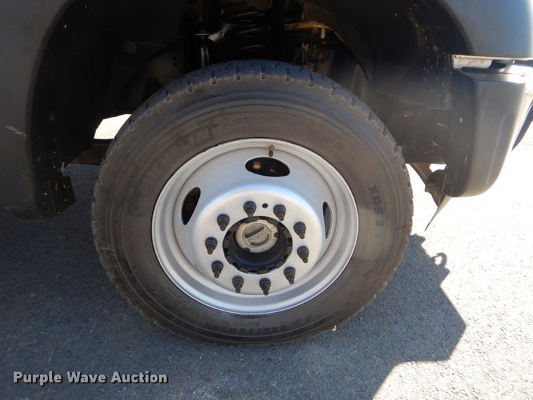 image for item FF9129 2011 Ford F550 Super Duty bucket truck