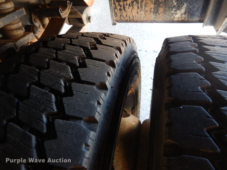 image for item FF9129 2011 Ford F550 Super Duty bucket truck