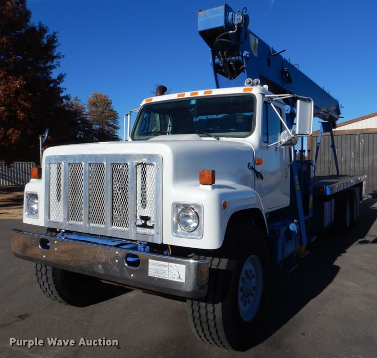 image for item FF9131 1996 International 2574 crane truck