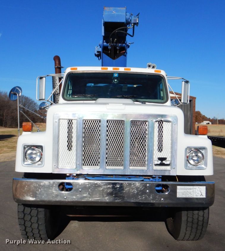 image for item FF9131 1996 International 2574 crane truck