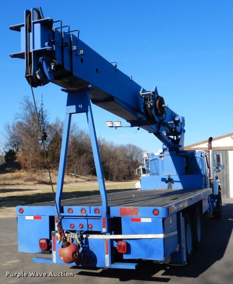 image for item FF9131 1996 International 2574 crane truck