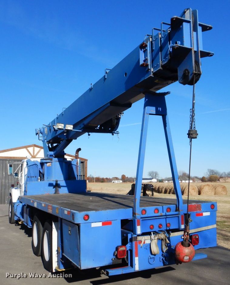 image for item FF9131 1996 International 2574 crane truck