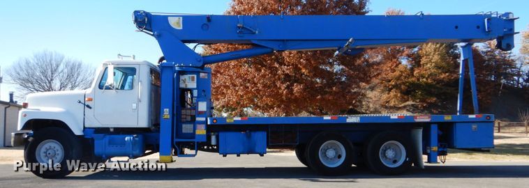 image for item FF9131 1996 International 2574 crane truck