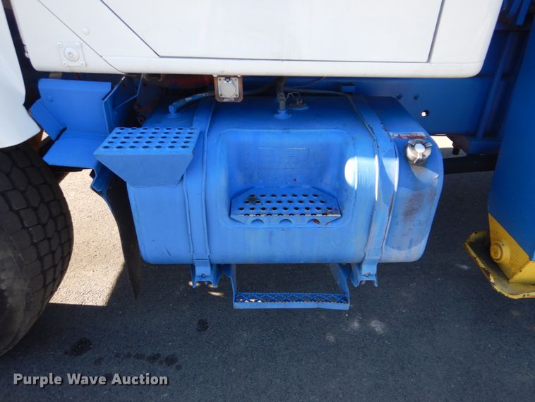 image for item FF9131 1996 International 2574 crane truck