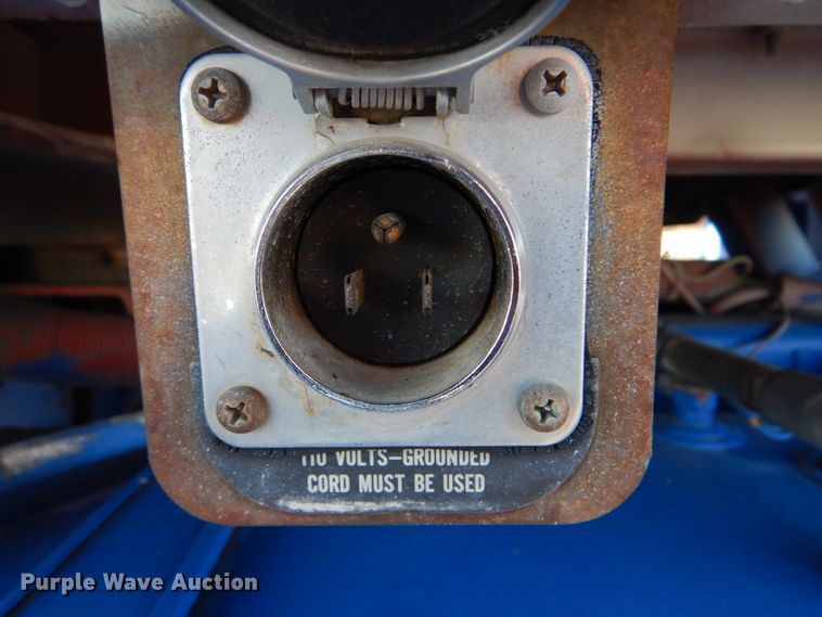 image for item FF9131 1996 International 2574 crane truck