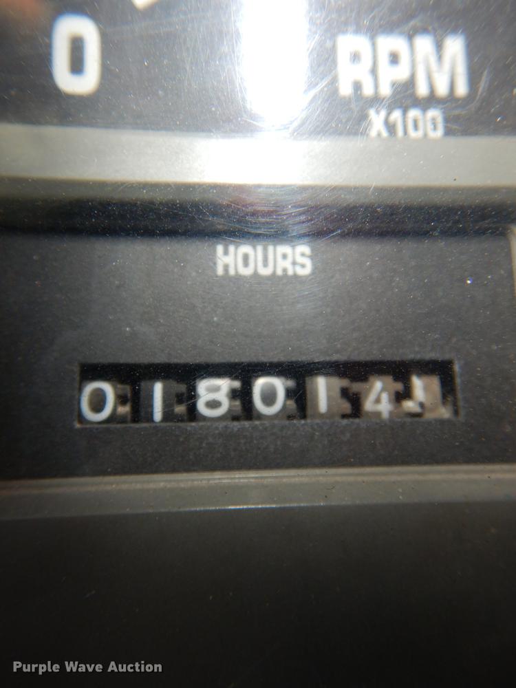 image for item FF9131 1996 International 2574 crane truck