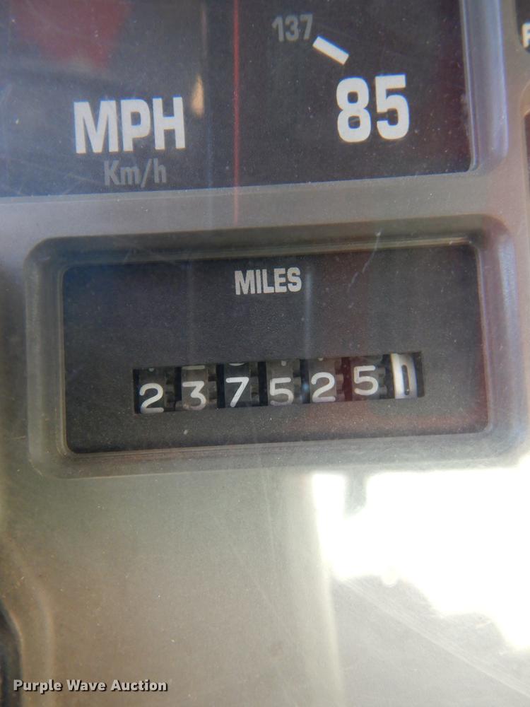 image for item FF9131 1996 International 2574 crane truck