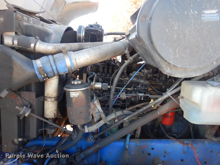 image for item FF9131 1996 International 2574 crane truck