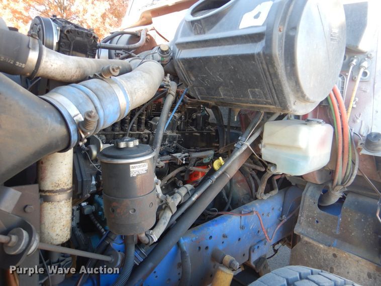 image for item FF9131 1996 International 2574 crane truck