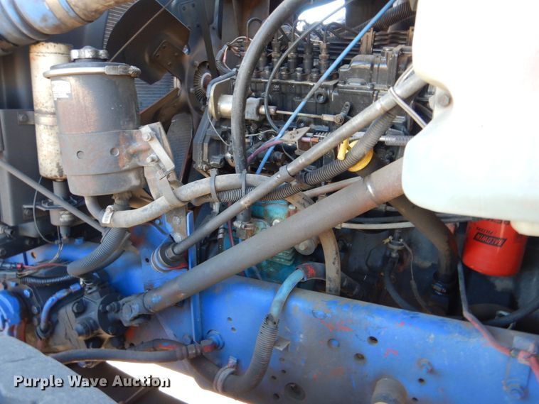 image for item FF9131 1996 International 2574 crane truck