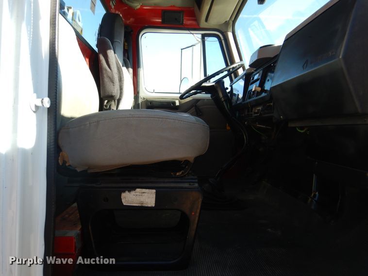 image for item FF9131 1996 International 2574 crane truck