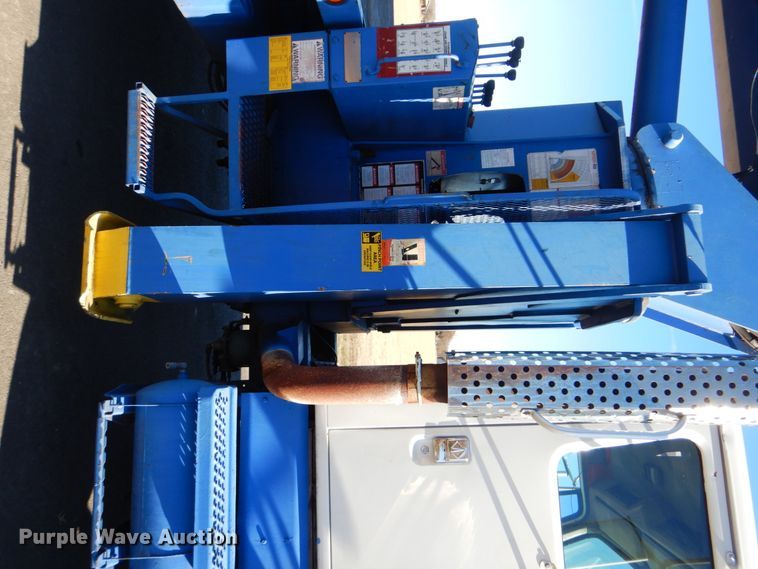 image for item FF9131 1996 International 2574 crane truck