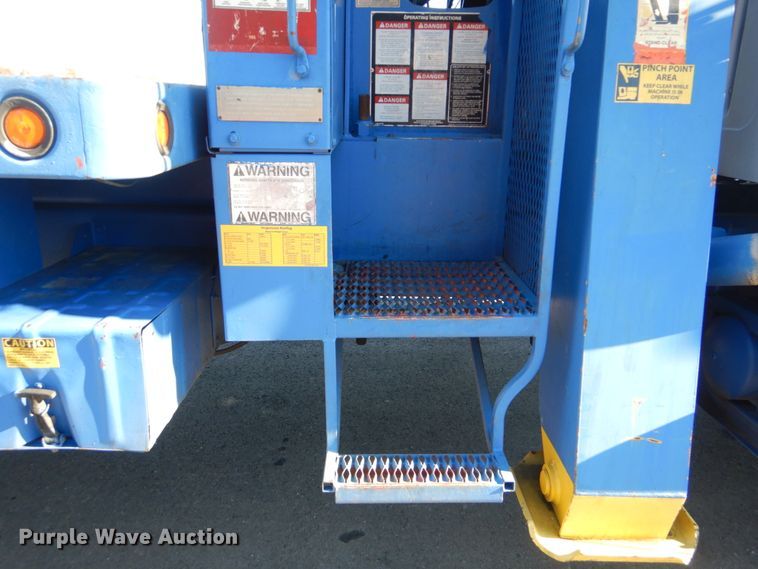 image for item FF9131 1996 International 2574 crane truck