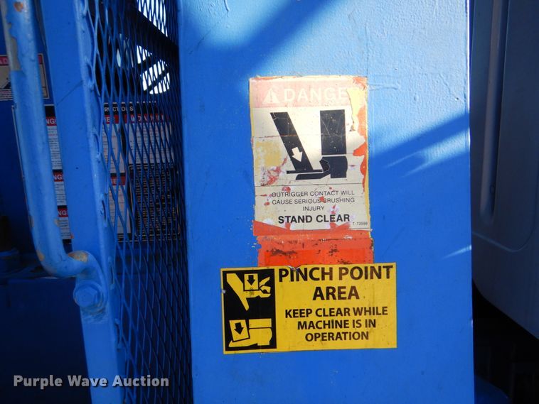 image for item FF9131 1996 International 2574 crane truck