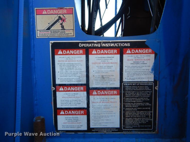 image for item FF9131 1996 International 2574 crane truck