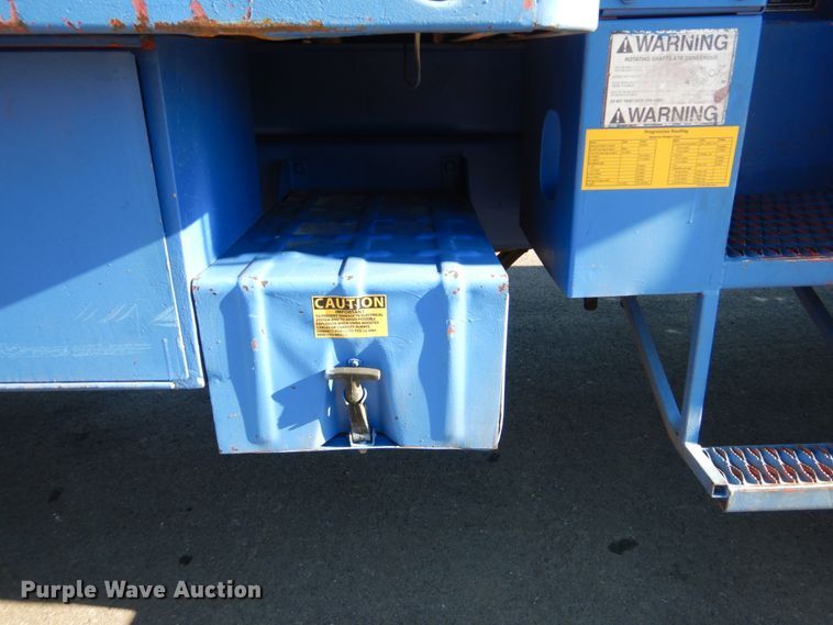 image for item FF9131 1996 International 2574 crane truck