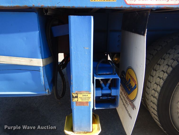 image for item FF9131 1996 International 2574 crane truck