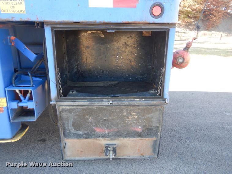 image for item FF9131 1996 International 2574 crane truck