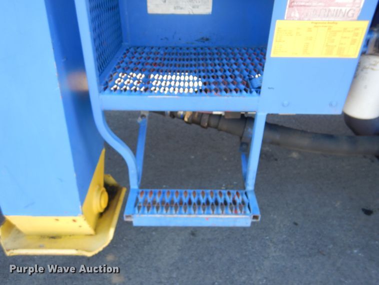 image for item FF9131 1996 International 2574 crane truck