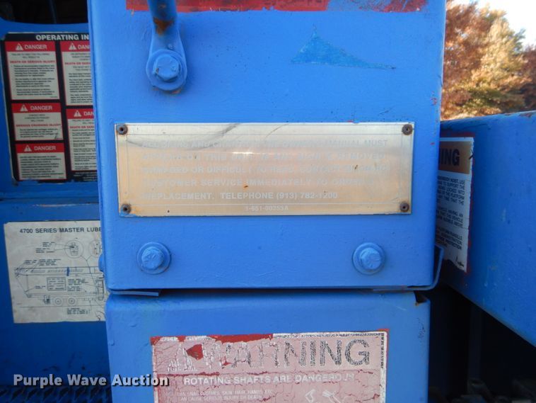 image for item FF9131 1996 International 2574 crane truck